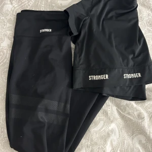 Stronger set  - Säljer detta jättefina set från stronger❤️tröjan är S och byxorna M💗