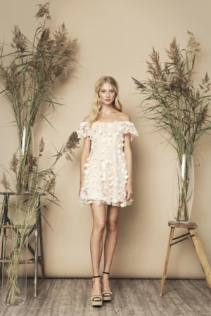 Fawn dress ida sjöstedt  - Ny klänning som säljes pga felköp. Djur och rökfritt hem. Betalas med swish. Storlek 42.