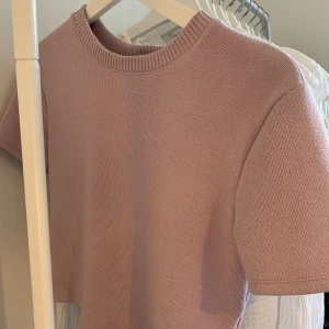 Stickad t-shirt - Stickad topp ifrån Zara. ❤️