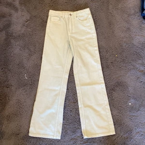 jeans - Helt oanvända jeans. Dom är midwaist med justerbar midja. Pris kan diskuteras❤️