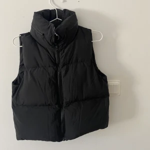 Väst - Från Chelsea i storlek S, knappt använd