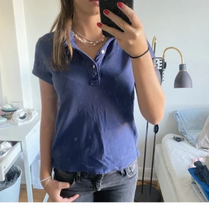 Polotröja - Marinblå polot-short från boomerang