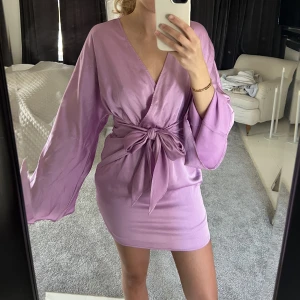 Lila klänning  - Aldrig använd! Storlek S 