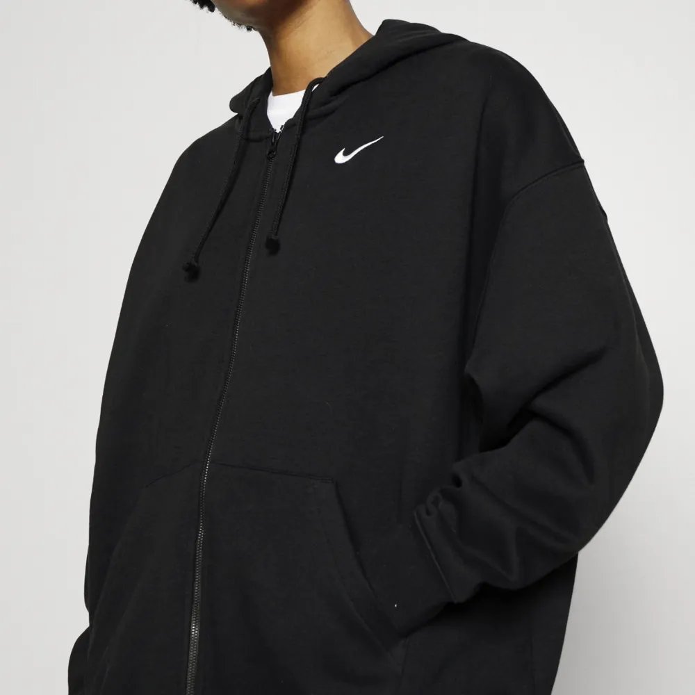 Säljer Nike oversized hoodie storlek S nypris 749kr . Hoodies.