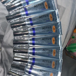 IsaDora - Säljer isadora fondesion oöppnad värdet är 170 uppåt säljer för 90 kr  