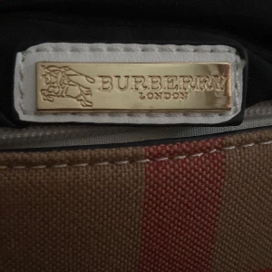 Burberry väska - Aldrig använd pris kan diskuteras  