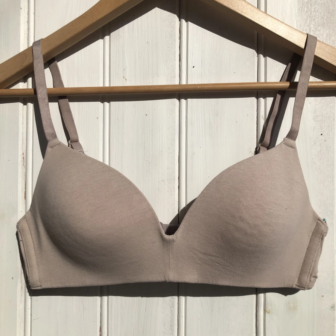 Två bygellösa bh-ar  - 90
