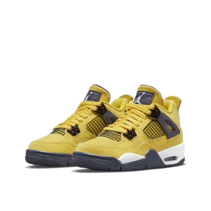 jordan 4 lightning (gs) - jordan 4 lightning (gs) kostar 4699 kr nya har använt dem i en vecka ungefär.