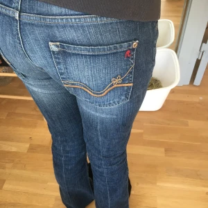 Lågmidjade bootcuts - Har dessa snygga bootcuts som inte längre används