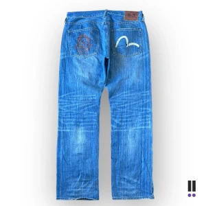 evisu seagull jeans - baggy evisu seagull jeans ❗️mer finns på www.benimdenim.se❗️ 💜midja, 45cm 💜tag, 36x34 💜ytterben, 105 💜innerben, 84cm 💜benöppning, 22cm ❗️priset är inte fast, vi tar emot trades❗️