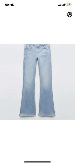 Zara LW Bootcut - ljusblå zara jeans, nyskick! Lågmodjade och bootcut💞Passad i längden på mig som e 167/168! OBS DE E STORLEK 34 andra bilden e lånad!
