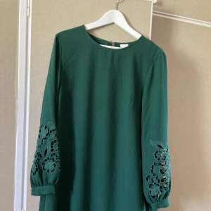 Jättefin grön sommar klänning från HM storlek 42.