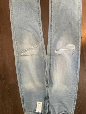 Nyskick, ljusblå jeans i storlek S. 