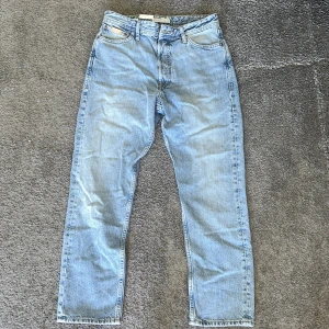 Ljusblå Jeans Jack & Jones herr - Ljusblå jeans från Jack & Jones. Herr, Storlek 28/30. Helt ny och oanvänd, 10/10 i skick. Nypris 500