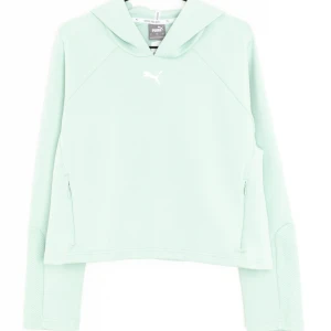 Luvtröja  - Luvtröja från Puma. Använd ett fåtal gånger men är i nyskick. Storlek L, det är dock i magtröjeformat. Nypris är cirka 300kr tror jag. 