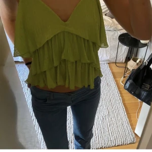 Grön blus  - Jätte snygg grön blus, aldrig använd.