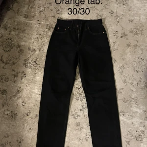 Levis jeans - Feta Levis orange tabs riktigt schysst färg!  Storlek 30/30  Pris 299 kr