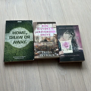 Böcker  - 3 olika böcker för olika priser☺️ Bara gröna boken kvar! 