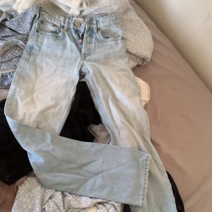 Jeans  - Säljer dessa jeansen från Zara. Använder inte längre. 