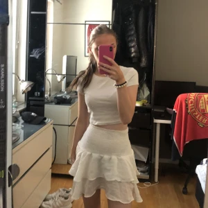 Vit kjol  - Jag säljer min fina vita kjol i storlek s/36💗🫶🏻