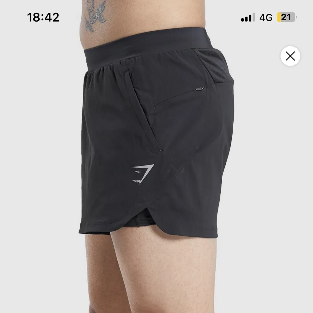 Säljer ”Gymshark” Shorts!  Har inte använt de.  Den är för liten för mig. Den är ”M” Storlek. Den kostar 499kr på Gymshark!   Jag vill sälja den för 300kr!    . Shorts.