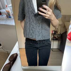 Jeans  - Säljer dessa low waisted jeans då dom inte kommer till användning längre Skiv för frågor eller funderingar ❤️❤️