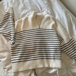 Mango tröja - Så fin randig half-zip från mango !! Så fin på en sommarkväll !!