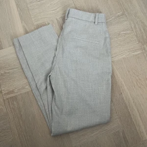 Chinos/kostymbyxor - Beiga chinos/kostymbyxor, aldrig använda. 