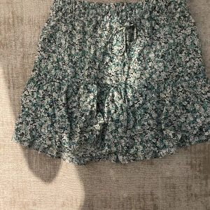Zara kjol - Jätte fin kjol från zara i storlek S bra skick❤️