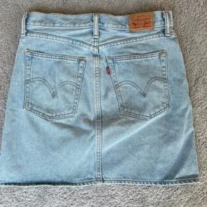 Jeanskjol från Levi’s - Bra skick, köparen står för frakten. 💕