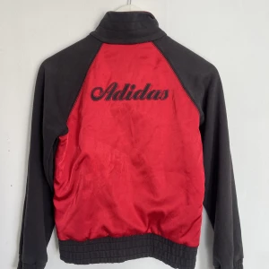 ZIP UP ADIDAs - Zip up från Adidas! Storlek 38!