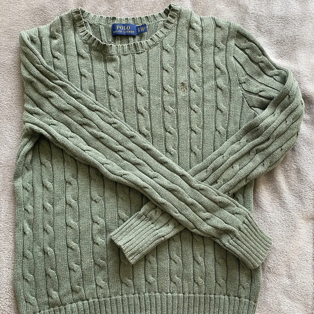 Säljer denna fina tröjan från Ralph Lauren💞Passar S och XS. Tröjor & Koftor.