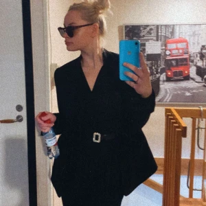 Jumpsuit  - Älskar denna svarta jumpsuit som har kommit till mycket användning med tyvärr för stor för mig!🖤