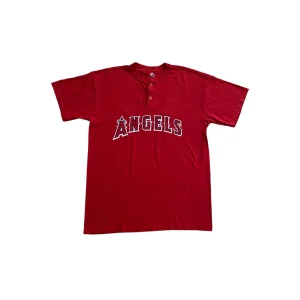 Majestic Angels Vintage T-shirt ❤️ - Majestic Angels Vintage T-shirt ❤️  Pris: •199kr  Stl: M  Bredd 55cm Längd 75cm  Kontakta oss för mer info🤍  