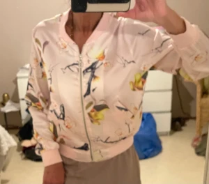 Jacka tun  - Jacka tun med dragskedja framme .  vintage storlek medium 