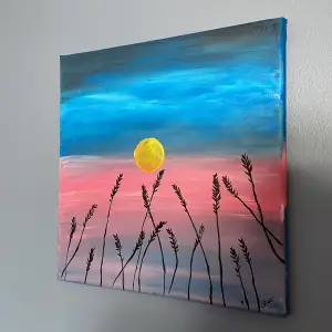 En målning med fina färger. En sol över vete. Signerad av konstnären.