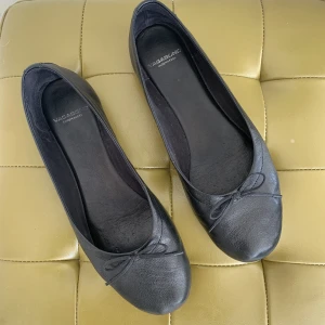 Vagabond ballerinaskor  - Ballerinaskor i strl 38 från Vagabond