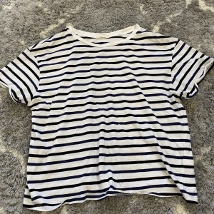 Randig tröja - Randig tröja från lee. Inga defekter. Skriv för fler bilder💗