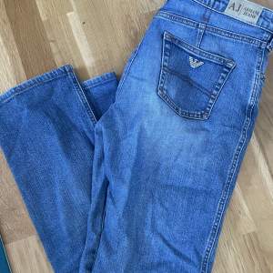 Jeans från märket Armani som är köpta för länge sen. Inga defekter. (Kan inte visa med bild på då dem är för små på mig) ☺️pris kan diskuteras. Jeansen är lågmidjade och är raka/bootcut ner till 