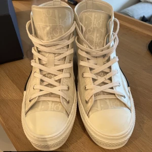 Dior B23 High Vit - Storlek 43,5 Skick 8/10 All og