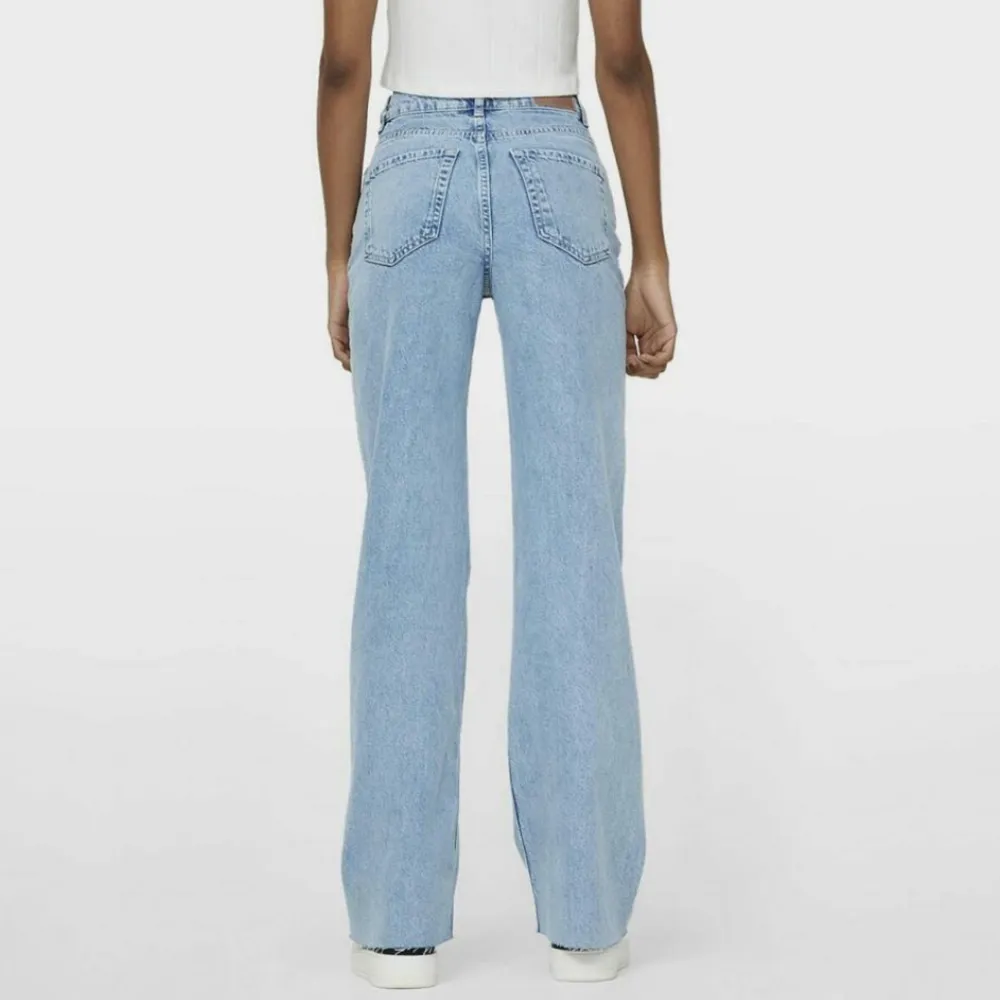 Jättefina jeans som ger en illusion av en smal midja. Jeans & Byxor.
