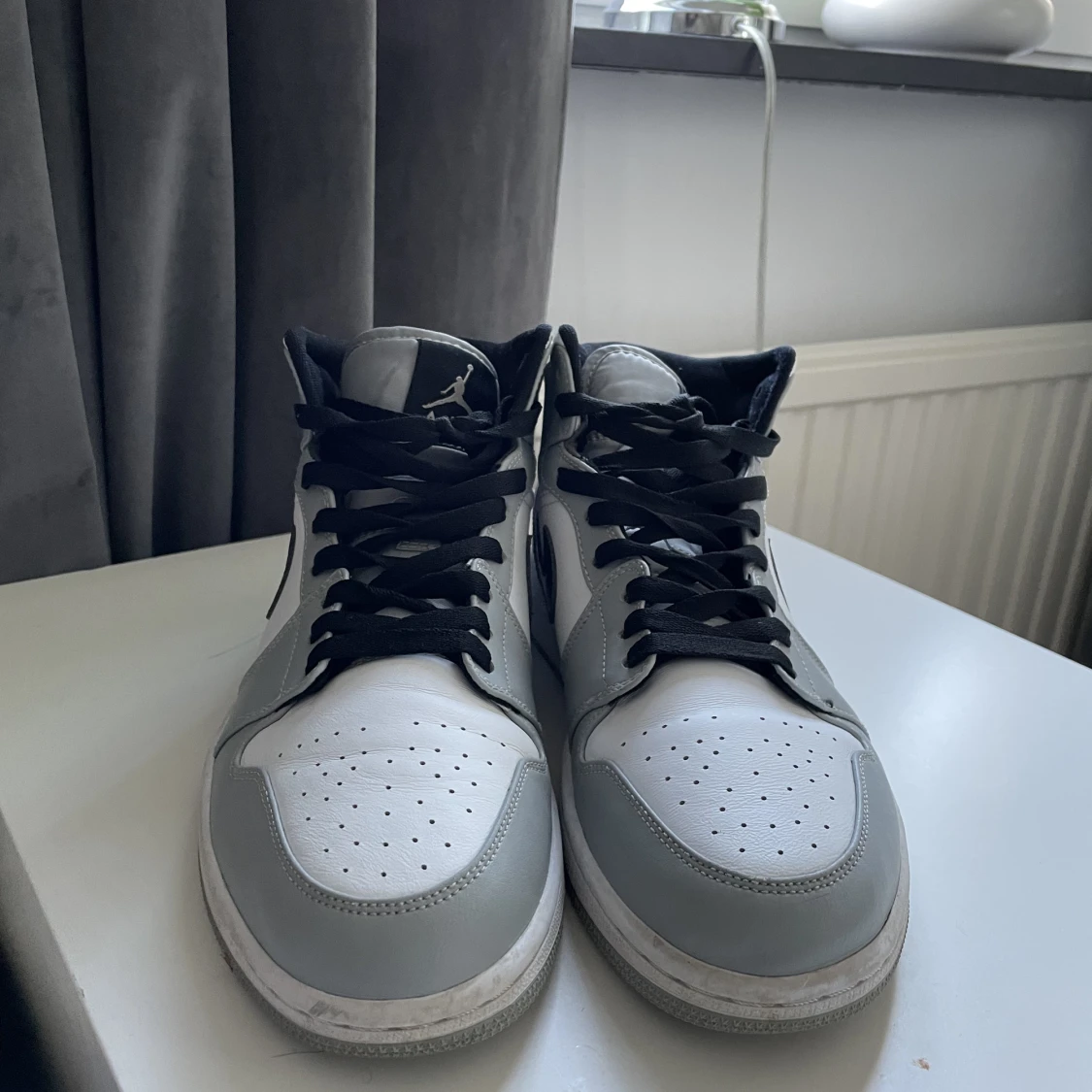 Air Jordans 1 mid light smoke - 91