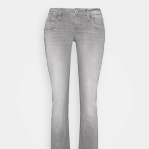 Slutsålda ltb jeans! - Säljer dessa populära slutsålda gråa ltb valerie jeans! Köpta på Zalando endast provade med alla lappar kvar! Nypris: 829 kr