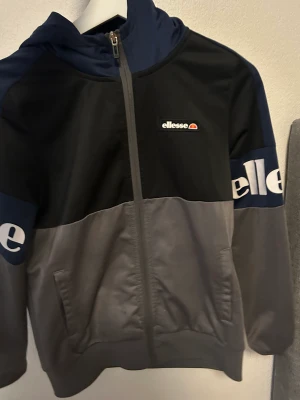 Jacka ellese - Den är bara använd 2 gånger 