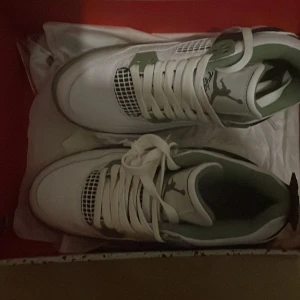 Skor - Jorden 4 Seafoam storlek 38 replika. Helt nya Har inte använt 