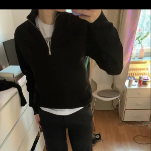 Carhartt zip up - sweatshirt med halv dragkedja från Carhartt, mycket fint skick