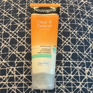 Moisturiser  - En återfuktande ansikts kräm som man applicerar morgon och kväll. 