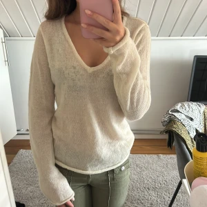 Stickad tröja - Tröja från brandy Melville knappt använd Passar Xs ❤️