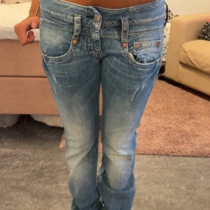coola jeans  - midjemåttet 38 cm innerbenlängd 82cm