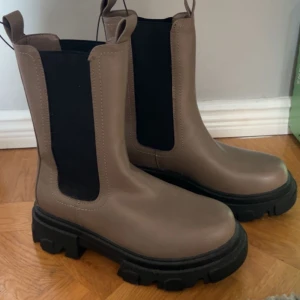 Boots - Vox chelsea från skopunkten storlek 37 aldrig använda 